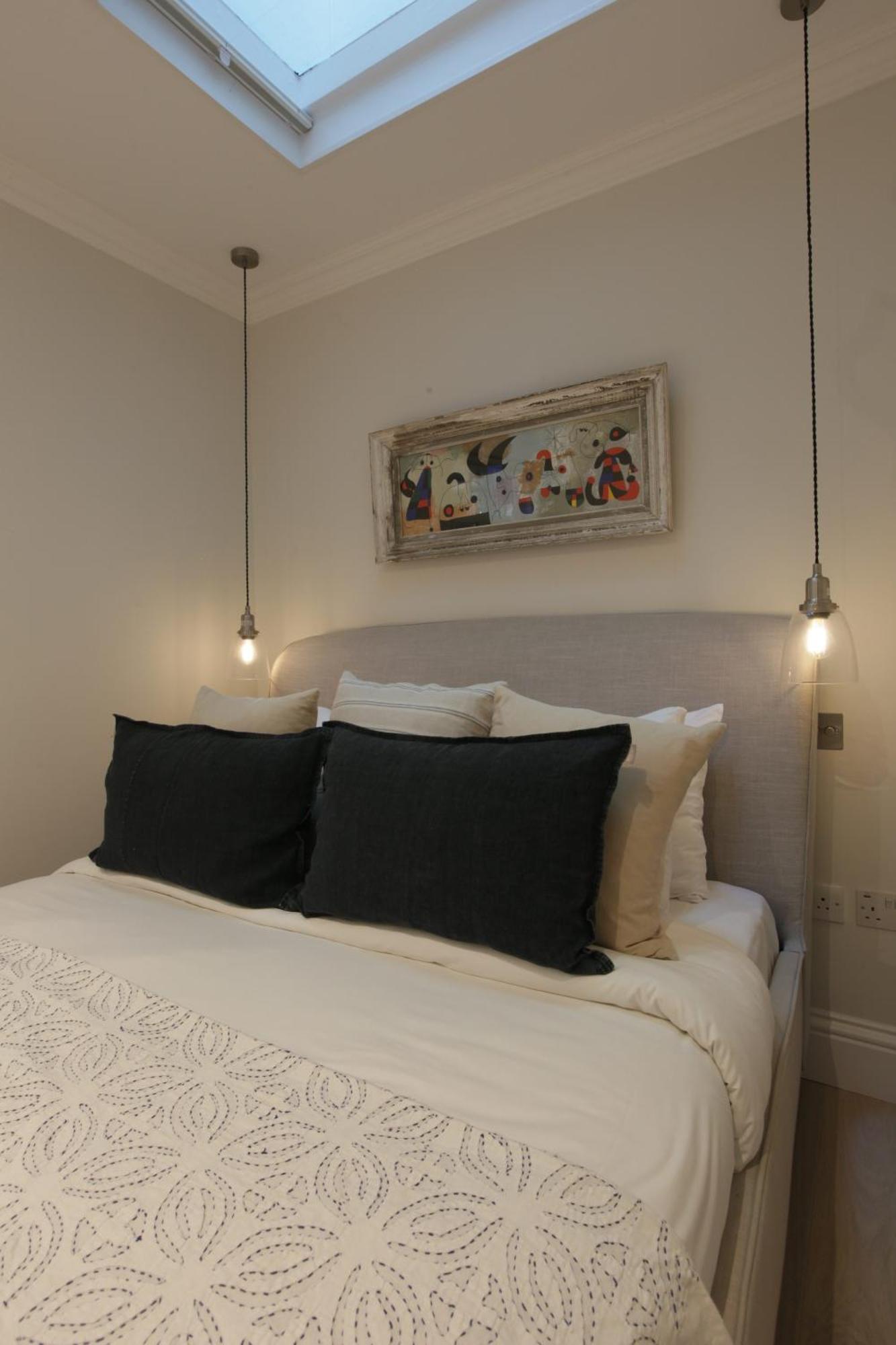 Newly Refurbished 1 Bedroom In Vibrant Notting Hill *